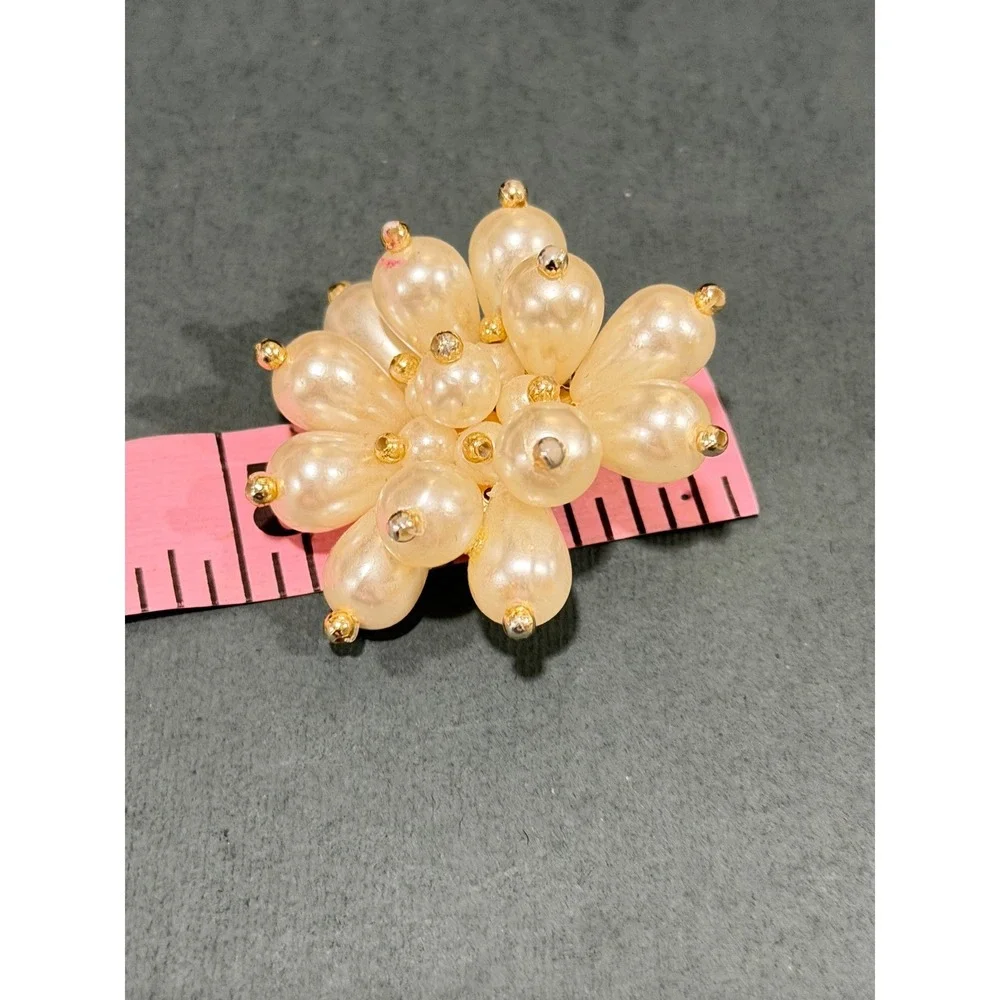 Vontage Large Imitation Pearl Cluster Earrings Cream Gold Tone Clip On Floral 2